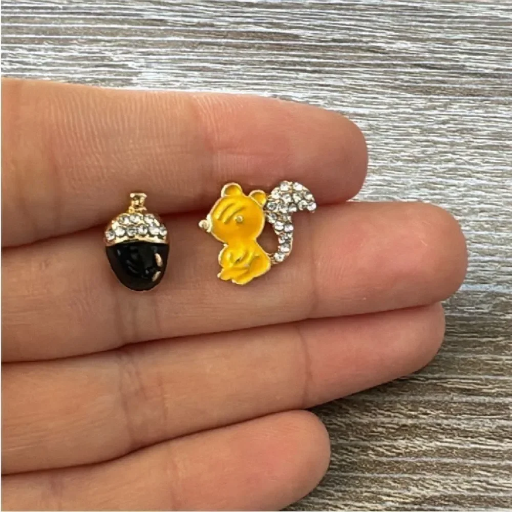 Squirrel earring N477